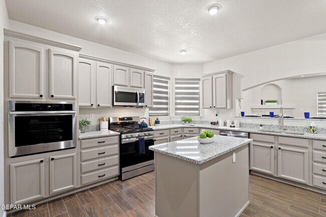 Building Photo - 3121 Tierra Paola Ln