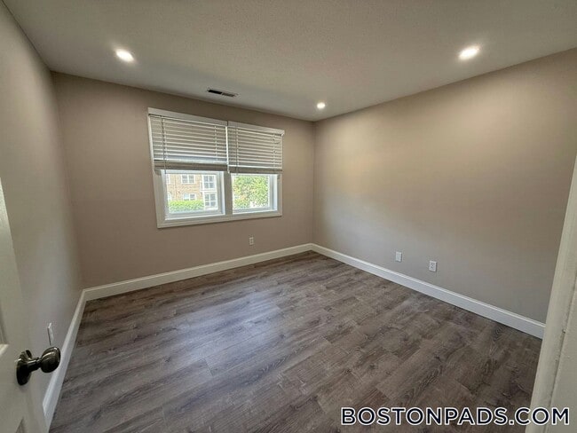 Building Photo - 19 Kenmar Dr