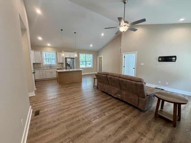 Building Photo - 319 Merifield Dr