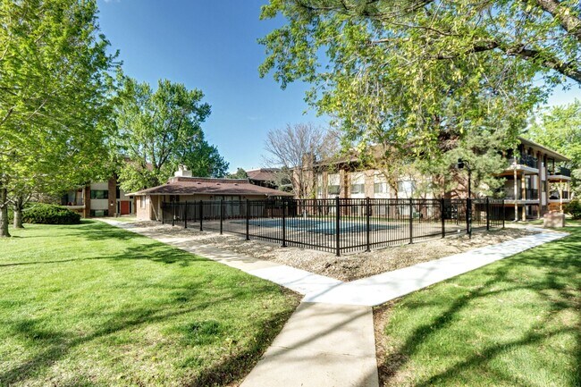 Building Photo - Updated 2 Bedroom 2 Bath Condo With Pool A...