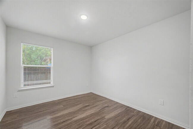 Building Photo - 5409 Nielan St