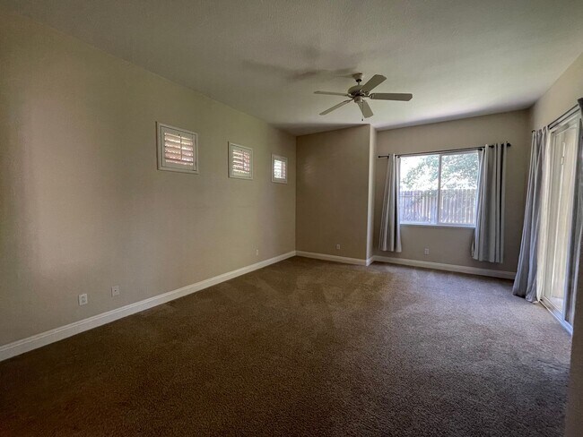 Building Photo - Stunning 4-Bedroom Home in Prime Folsom Location