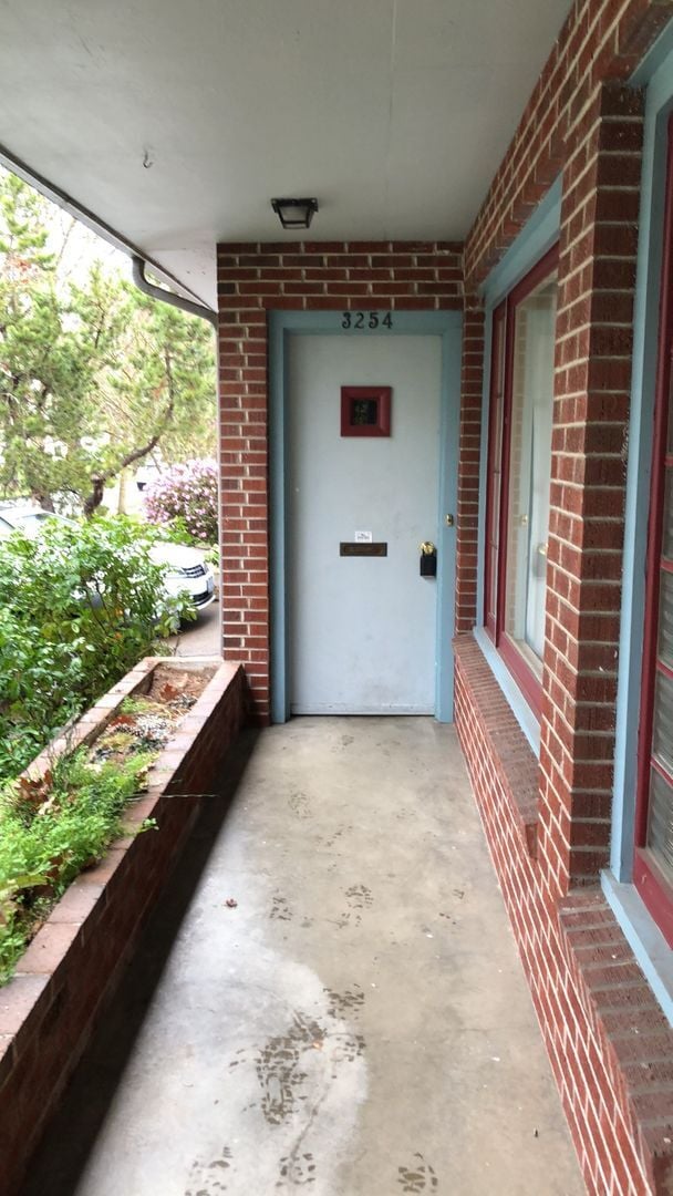 Primary Photo - Spacious Upstairs 1 Bedroom/1 Bath Apartme...