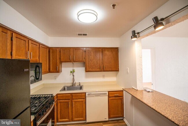 Building Photo - 1337 Waterford Dr