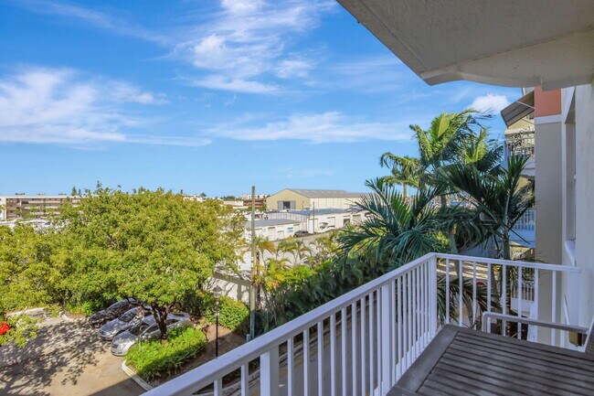 Building Photo - 802 W Windward Way