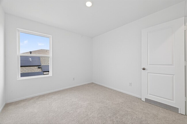 Building Photo - 3025 Fantasy Ter Dr