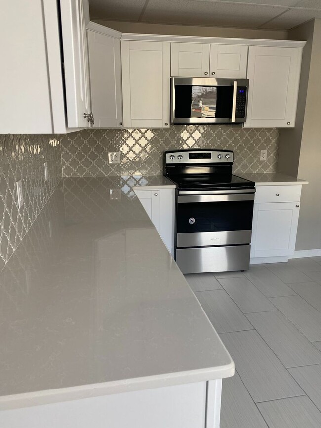 Building Photo - 820 Main St