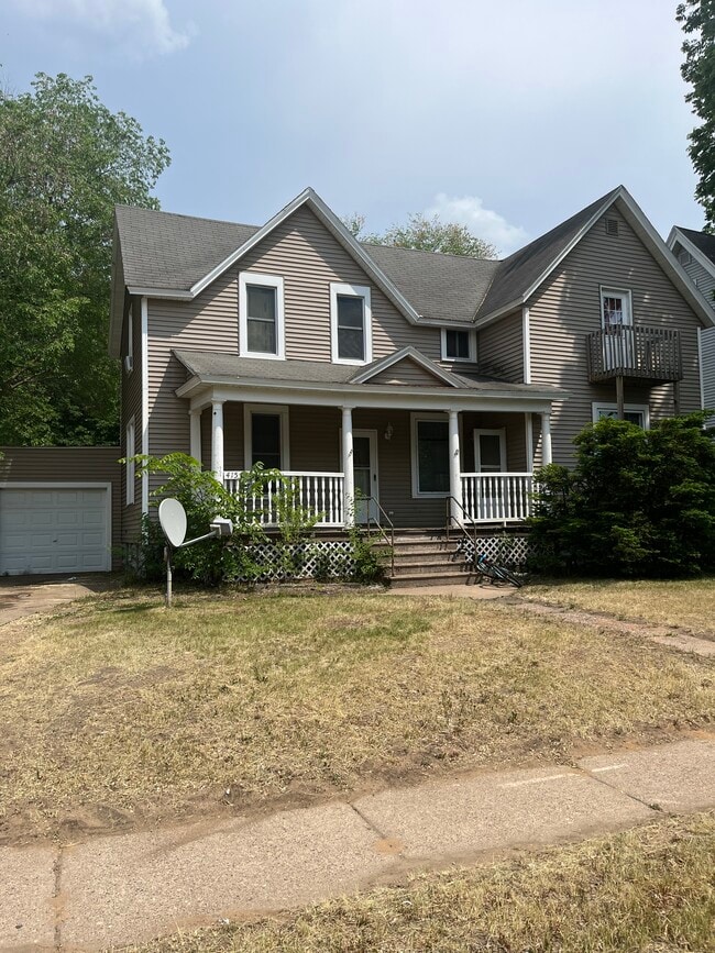 Primary Photo - 415 Putnam St