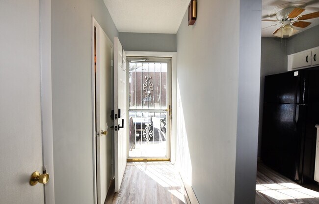 Building Photo - 41 Foundry St