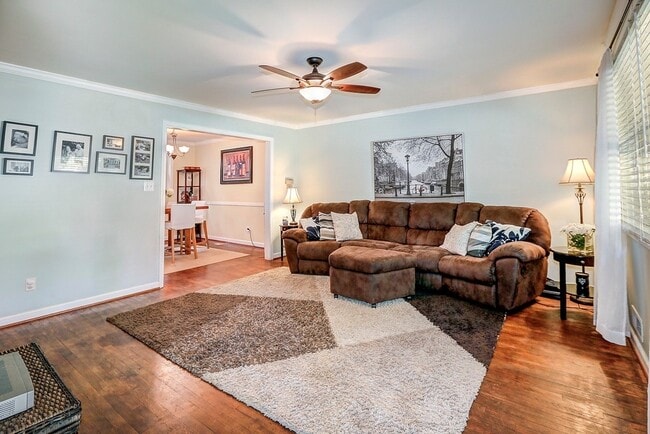 Building Photo - Spacious 3-BR 2-BA Split Level in Ideally Located Close in Rockville!!
