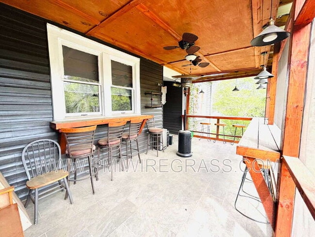 Building Photo - 213 Orion St