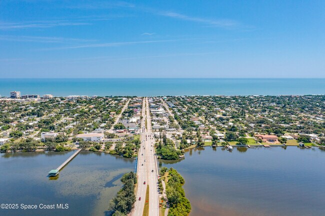 Building Photo - 1101 S Miramar Ave