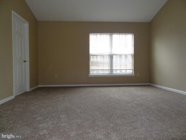 Building Photo - 836 Knob Ct