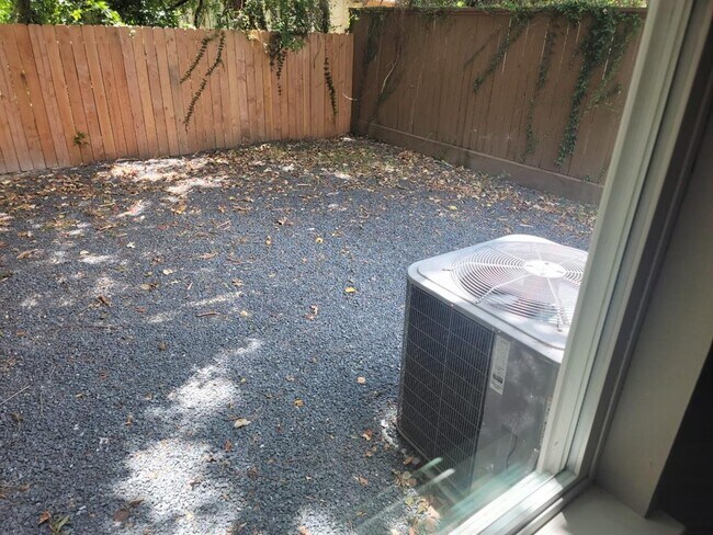 Building Photo - 1714 Mary St