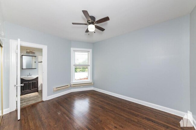 Building Photo - 2 bedroom in Evanston IL 60202