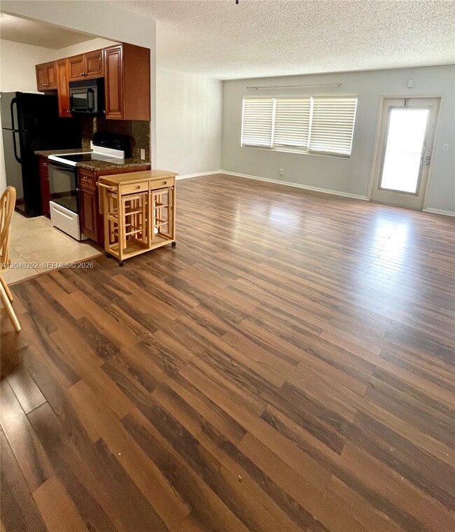 Building Photo - 4031 Harwood D