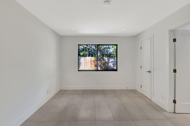 Building Photo - 2894 Florida Blvd