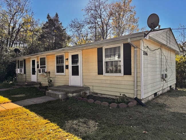 Building Photo - 1506 6th St SE