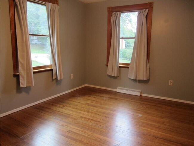 Building Photo - 2341 Southwood Dr
