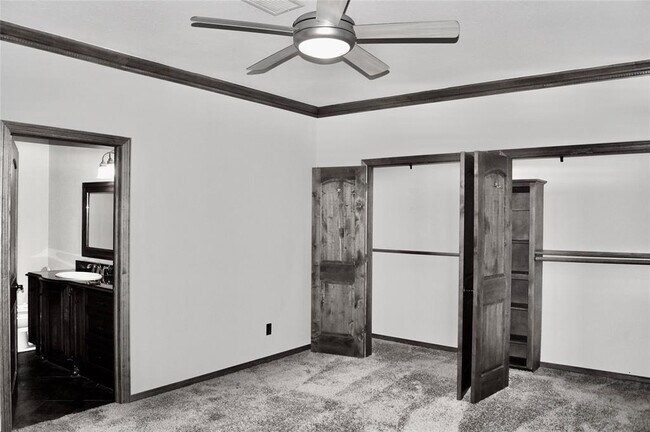 Building Photo - 3018 Holly Hall St