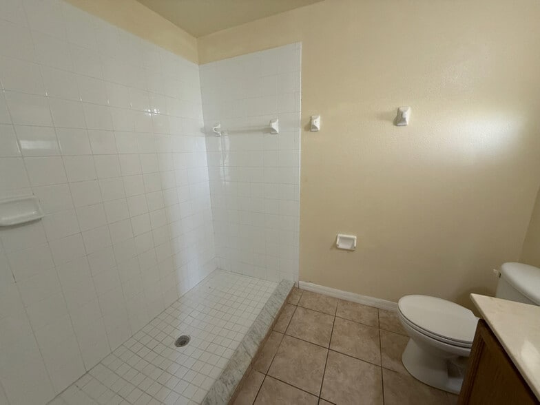 Building Photo - 731 Squirrel Ct