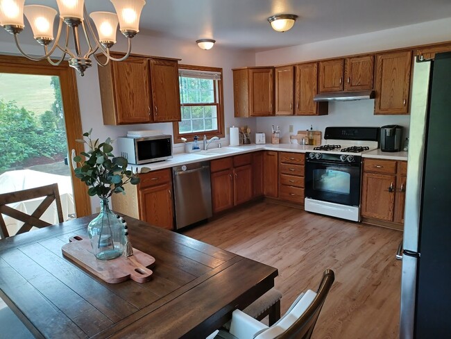 Kitchen - 1445 Meadowcreek Ct