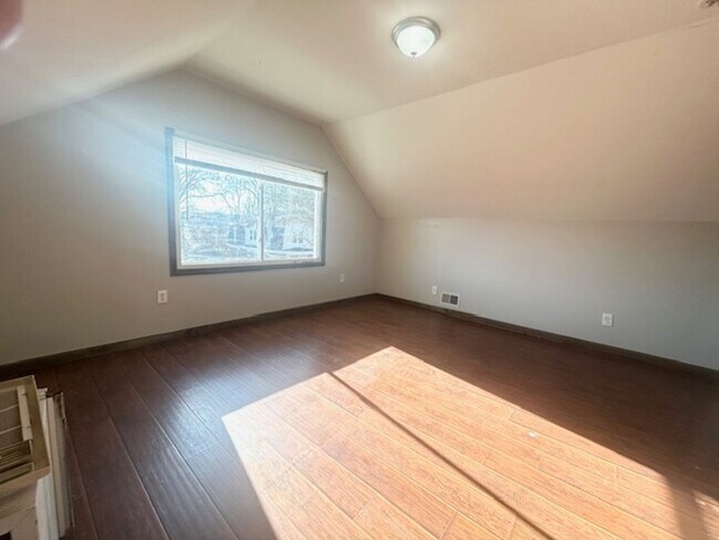 Building Photo - 28 Juergens Ave