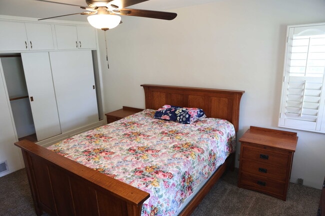 Building Photo - 185 S Myrtle Ave