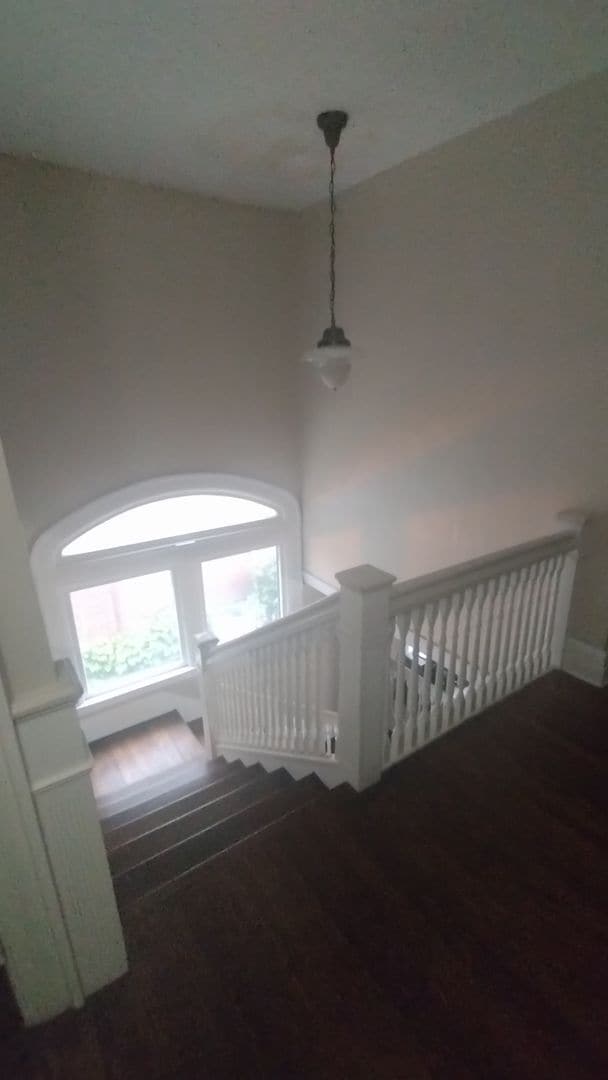 Building Photo - Historic Mansion Rooms for Rent – All Utilities Included