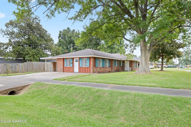 Building Photo - 119 Gordon Crockett Dr