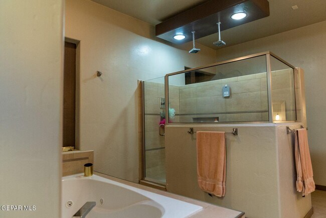 Building Photo - 7200 Kiowa Creek Dr