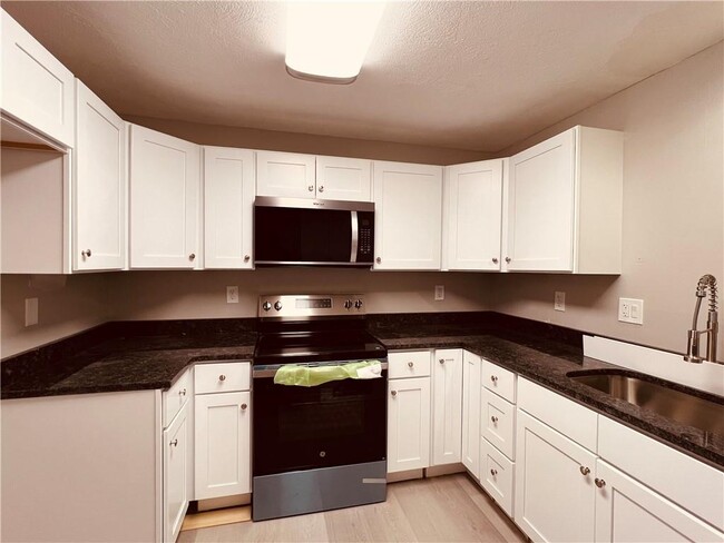 Primary Photo - 144 Yorkshire St