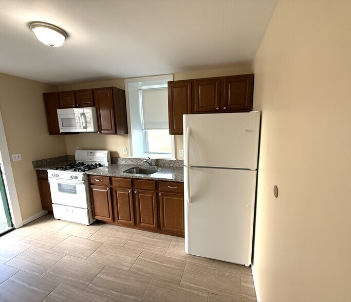 Building Photo - 1333 E Main St