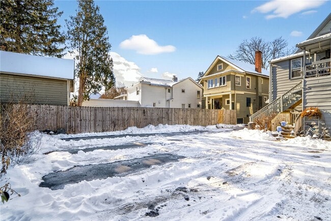 Building Photo - 607 N Cayuga St