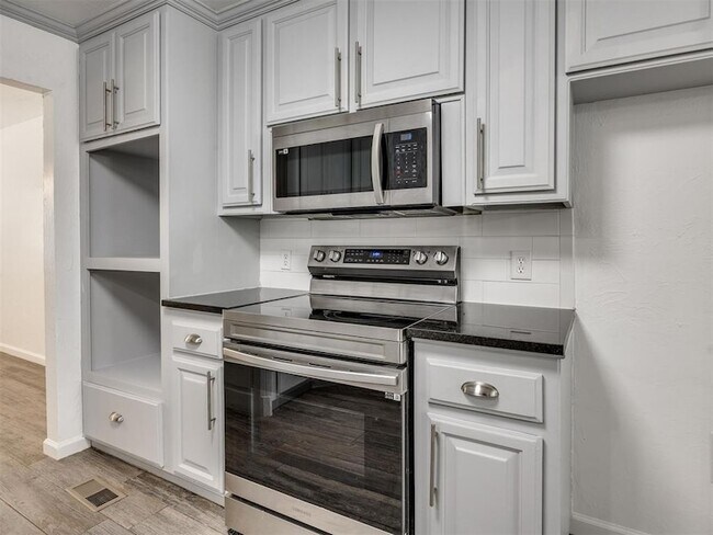 Building Photo - 6312 Overcourt Manor