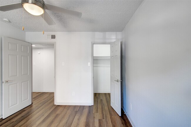 Building Photo - 800 Heights Blvd