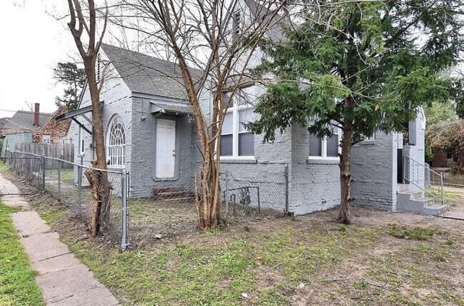 Building Photo - MAJOR PRICE DROP! Excellent home located in Kendall - Whittier!