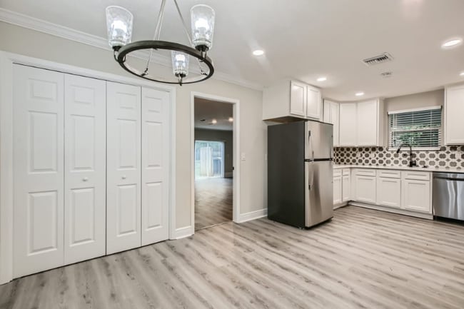 Building Photo - 11092 Mandarin Station Dr E