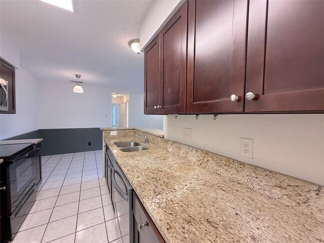Building Photo - 9900 Hundred Oaks Cir