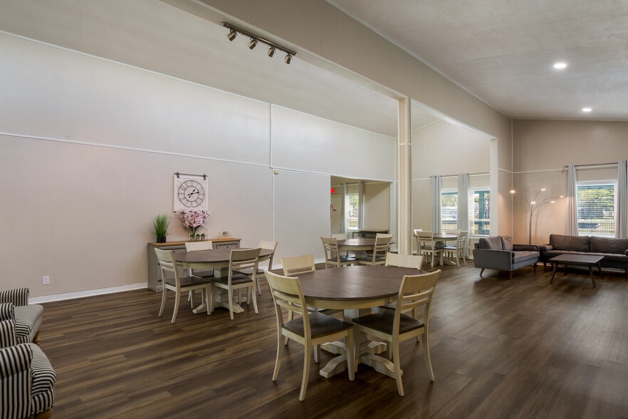 Building Photo - 2239 Wellington Green Dr