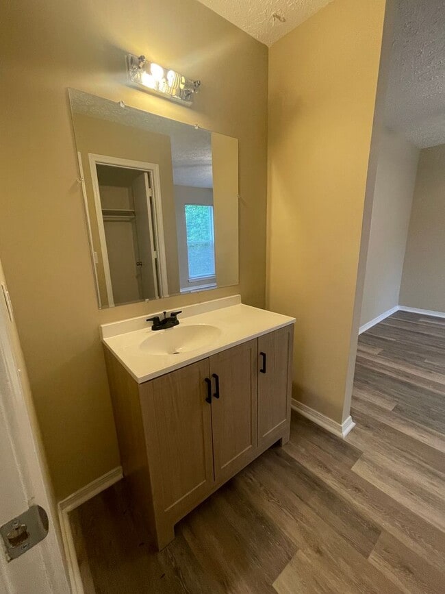 Building Photo - 531 Amquiwood Ct