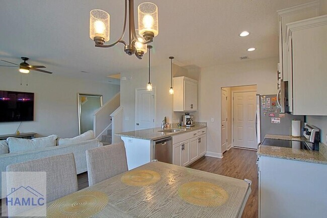 Building Photo - 681 Abode Ave