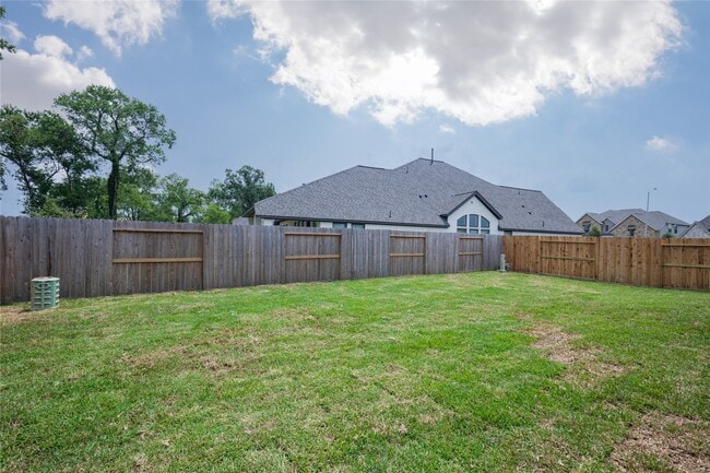 Building Photo - 8726 Fairbrook Dr