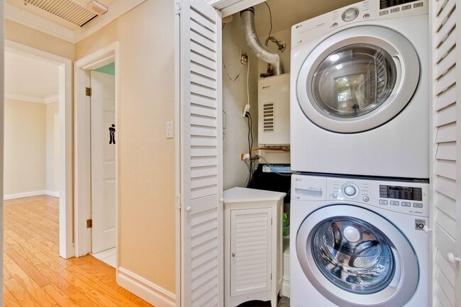 Building Photo - Turnkey Home with Natural Light & Upgrades...