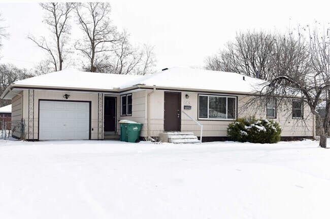 Building Photo - Charming Home for Rent in Brooklyn Center