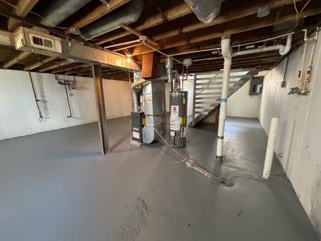 Building Photo - Lovely 3 Bedroom / 1 Bath for Rent - Section 8 Welcome