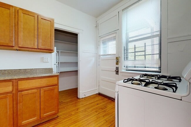 Floorplan - 5411-5421 S. Ellis Avenue
