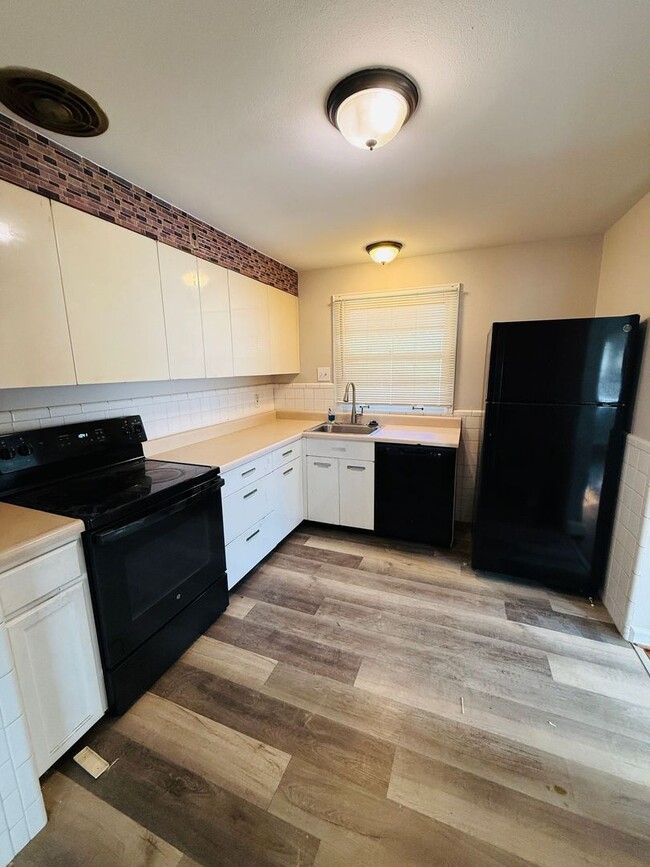 Building Photo - Spacious 3 bedroom home for Rent in Bellefontaine Neighbors