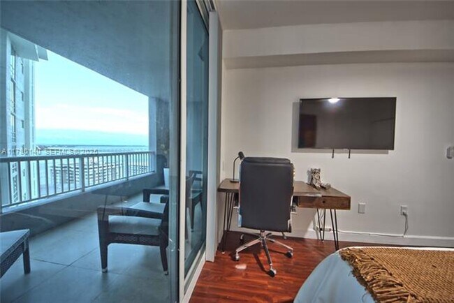 Building Photo - 170 SE 14th St