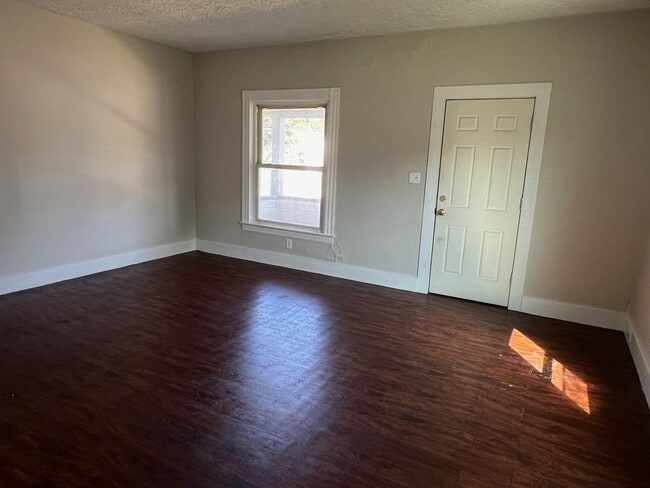 Building Photo - YOUNGSTOWN WEST SIDE 2 BEDROOM